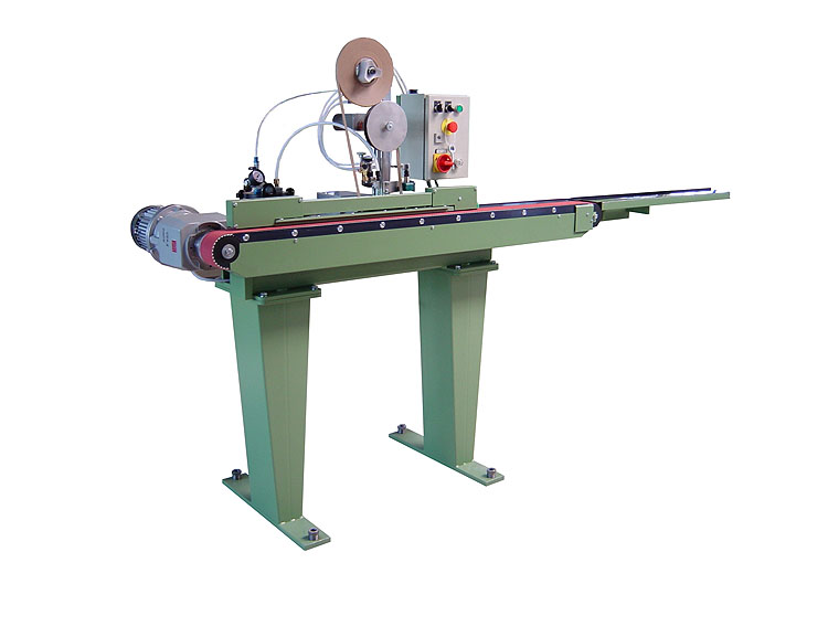 Continuously working gluing machine type 494-LS