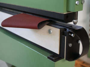 Tongue for pressing very short belts